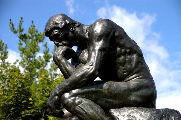 El Pensador, de Rodin. Muchos críticos notan una similitud entre la escultura del artista francés y el lienzo Abaporu de Tarsila do Amaral.