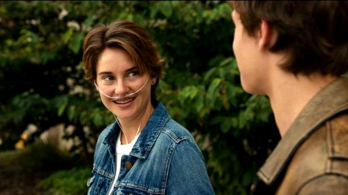 Hazel conoce a Gus en un grupo de apoyo.
