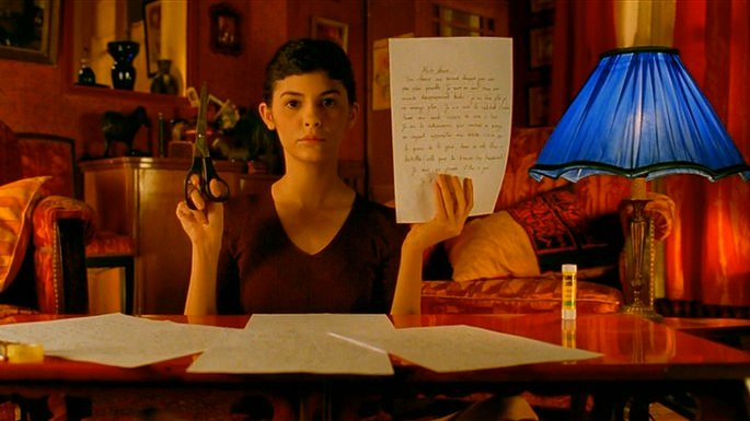 Amélie crea una carta para el cuidador del edificio.