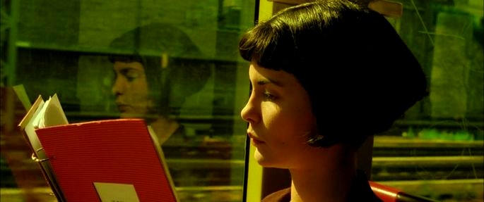 Amelie leyendo el libro de Hippolytus