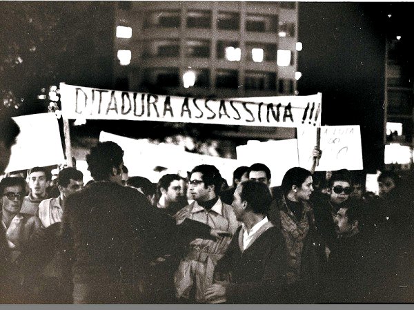 Protesta contra los crímenes del régimen militar