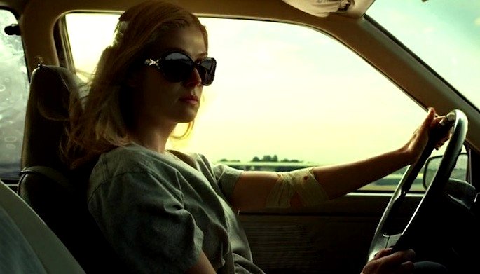 Amy corriendo en el auto gratis,