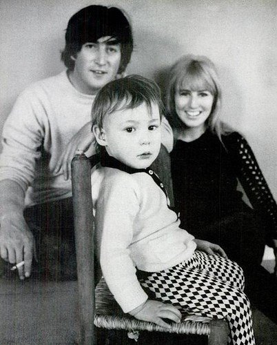 John, Cynthia y Julián.