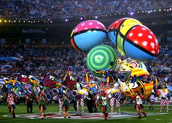 Súper bowl Romero Brito y Cirque du Soleil