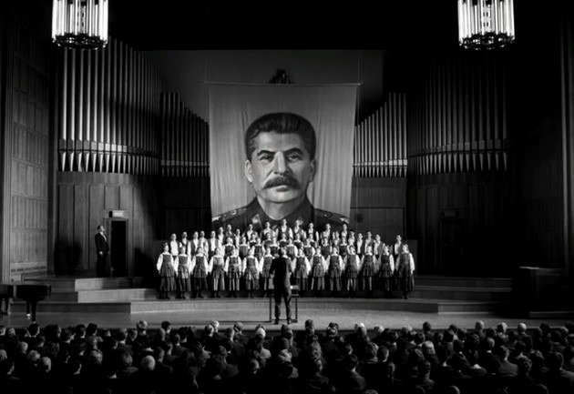 Espectáculo de empresa con propaganda estalinista