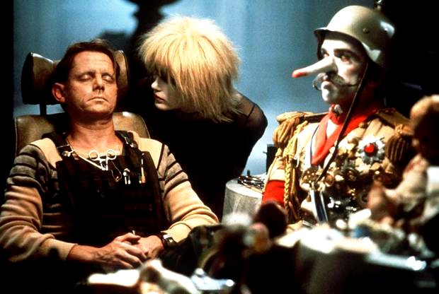 Una escena de Blade Runner que muestra a Sebastian con robots replicantes.