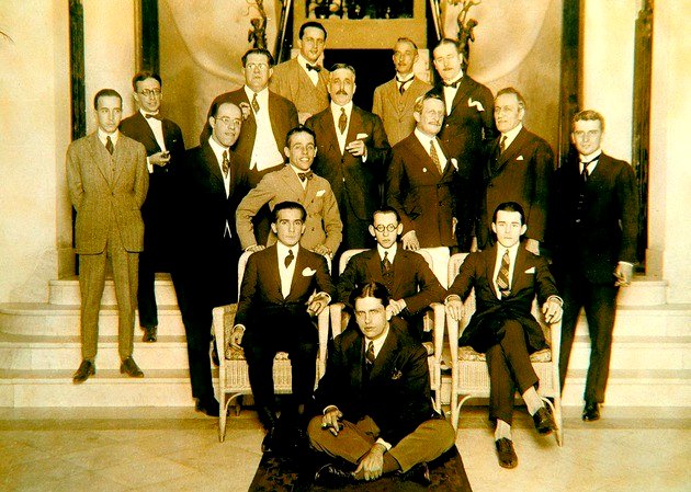 Algunos de los participantes de la Semana de Arte Moderno. En la foto de grupo hay grandes nombres como Oswald de Andrade, Mário de Andrade y Manuel Bandeira entre otros.