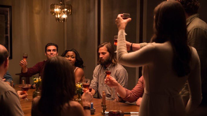 La invitación, la escena del brindis.
